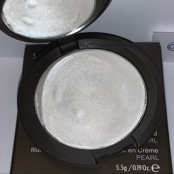 Pearl BECCA Shimmering Skin Perfector Poured Highlighter Cream - Picture 4 of 14